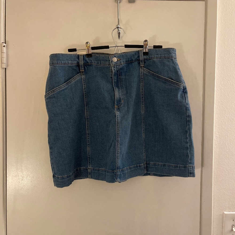 Banana Republic factory new jean skirt size 16